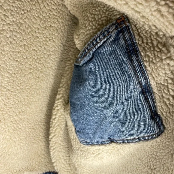 LEVIS Premium Sherpa Trucker Jacket Med​​​​​​​​​​​​​​​​​​​​​​​​​​​ - Picture 4 of 7